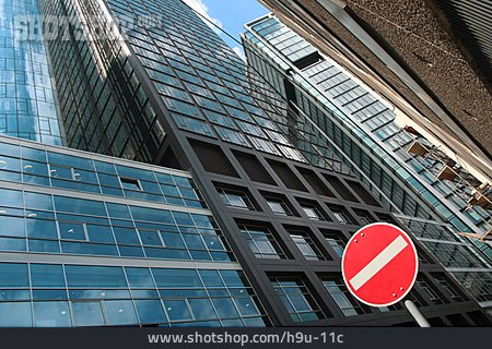 
                Bürogebäude, Hochhaus, Durchfahrt Verboten                   
