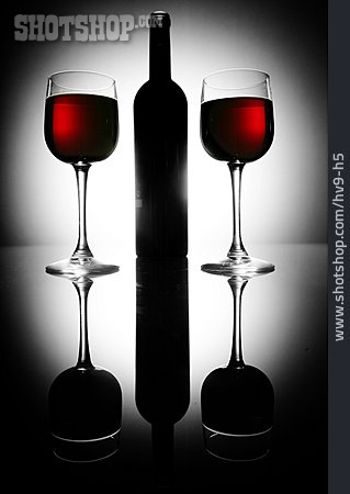
                Weinflasche, Rotwein, Rotweinglas                   