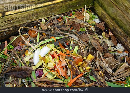
                Kompost, Komposthaufen, Gartenabfall                   