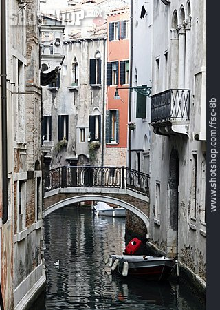 
                Wasserstraße, Venedig                   