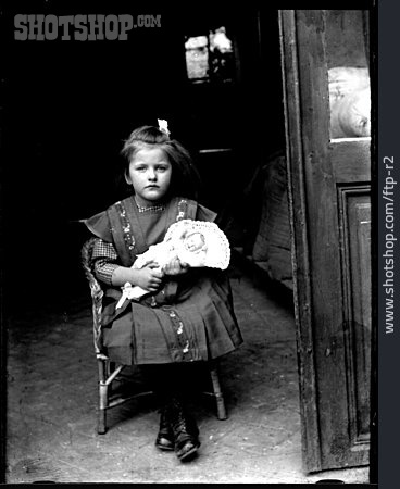 
                Mädchen, Puppe, Historisches Foto                   