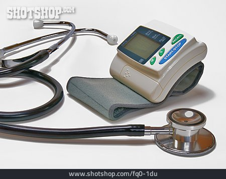 
                Blutdruck, Blutdruckmessgerät, Stethoskop                   
