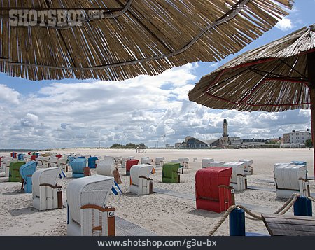 
                Strand, Strandkorb, Warnemünde, Sonnenschirm                   