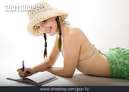 
                Junge Frau, Schreiben, Sonnenhut, Sommerlich                   