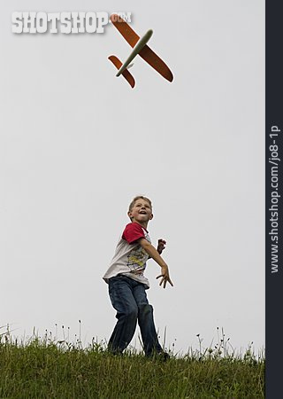 
                Junge, Flugzeug, Spielzeug, Modellflugzeug                   