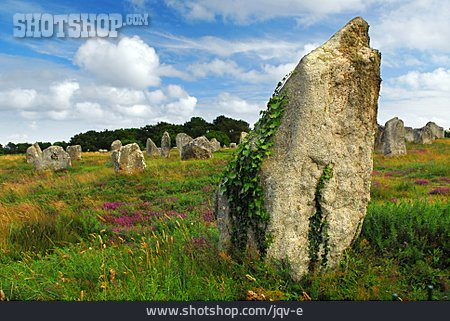 
                Bretagne, Carnac, Megalith-reihen, Kultstätte                   