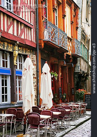 
                Straßencafé, Altstadt, Fachwerkhaus, Rennes                   