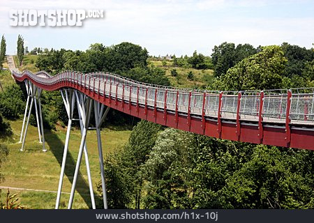 
                Holzbrücke, Drachenschwanz                   
