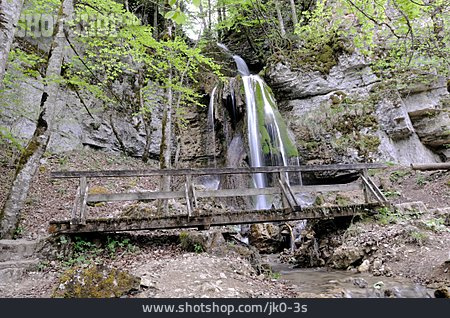 
                Wasserfall, Wildbach, Holzbrücke, Wutachschlucht                   
