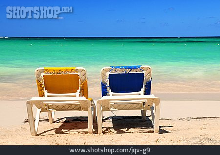 
                Liegestuhl, Strandliege, Strandurlaub                   
