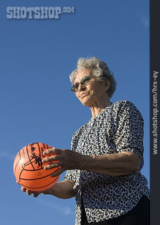 
                Seniorin, Ballspiel                   