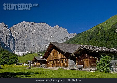 
                Alpen, Tirol, Almwiese, Almhütte                   