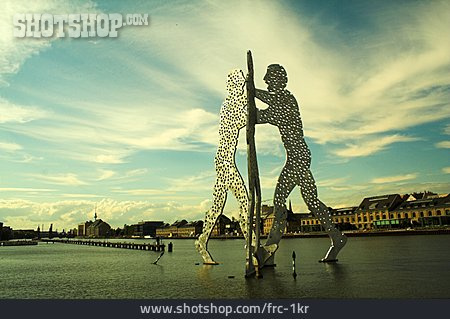 
                Berlin, Statue, Molecule Man                   