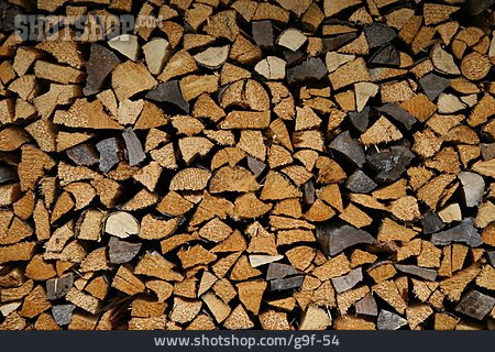 
                Holzstapel, Brennholz                   