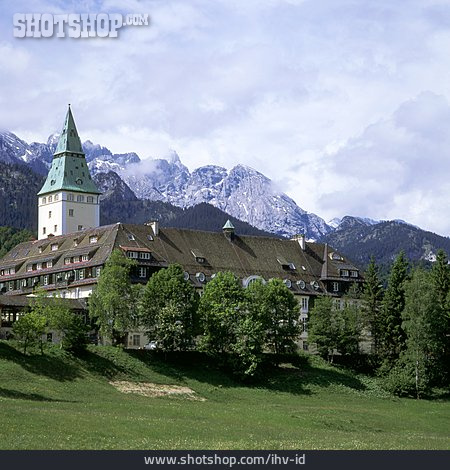 
                Alpen, Wetterstein, Schloss Elmau                   