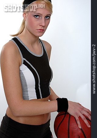 
                Junge Frau, Frau, Sportlerin, Basketball                   