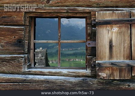 
                Fenster, Holzhaus                   