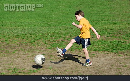 
                Junge, Fußball, Schießen                   