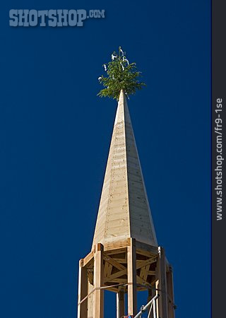 
                Kirchturm, Richtfest, Dachbau, Richtbaum                   