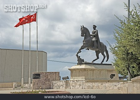 
                Denkmal, Atatürk                   