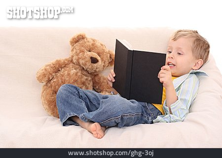 
                Junge, Teddy, Vorlesen                   