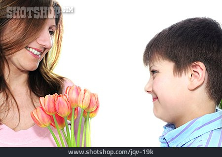 
                Mutter, Blumenstrauß, Schenken, Sohn                   
