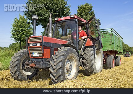 
                Landwirtschaft, Ernte, Traktor, Landwirt                   