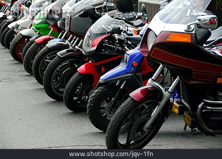 
                Motorrad, Motorradparkplatz                   
