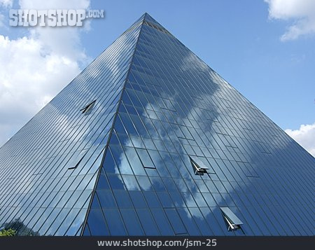 
                Glasfassade, Pyramide                   