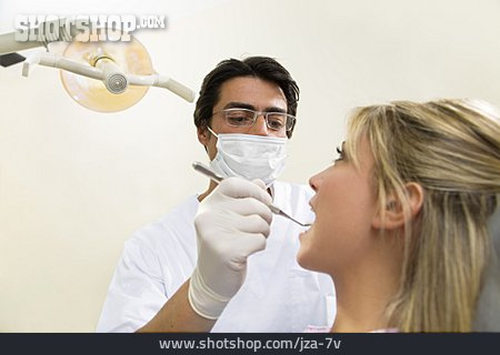 
                Zahnbehandlung, Zahnarzt, Zahnarztbesuch, Patientin                   