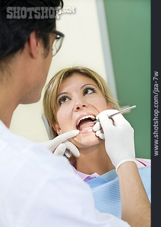 
                Zahnbehandlung, Zahnarzt, Zahnarztbesuch, Patientin                   