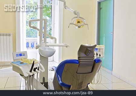 
                Zahnarztpraxis, Behandlungszimmer, Zahnarztstuhl                   