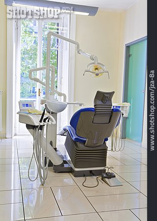 
                Zahnarztpraxis, Behandlungszimmer                   