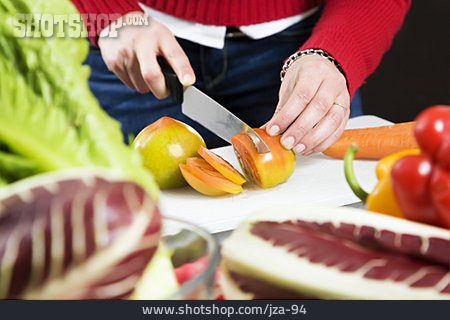 
                Gemüse, Zubereitung, Schneiden, Salatzubereitung                   