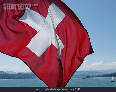 
                Schweiz, Nationalflagge, Zürichsee                   