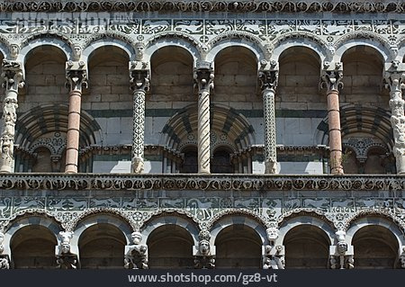 
                Säule, Lucca, San Michele, Säulenbogen                   
