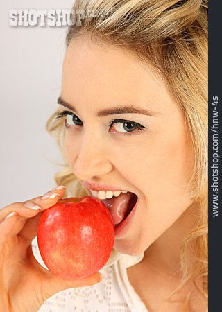 
                Gesunde Ernährung, Apfel, Abbeißen                   