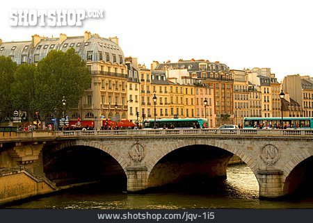 
                Paris, Pont Saint-michel                   