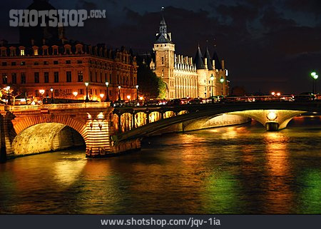 
                Paris, Hôtel De Ville, Pont Notre Dame                   