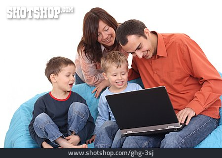 
                Freizeit & Entertainment, Laptop, Familie                   