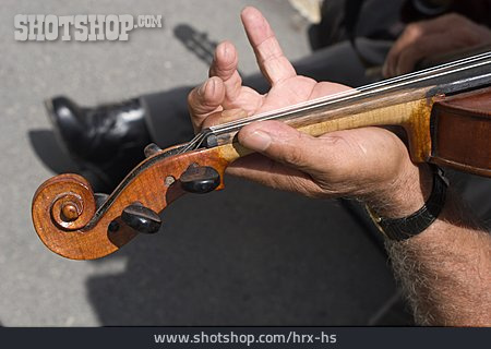 
                Geige, Geiger, Straßenmusiker                   