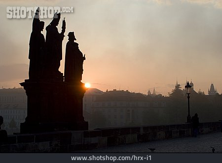 
                Silhouette, Prag, Heiligenstatue, Karlsbrücke                   