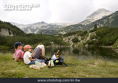 
                Ausruhen, Bergsee, Picknick, Bergwandern                   