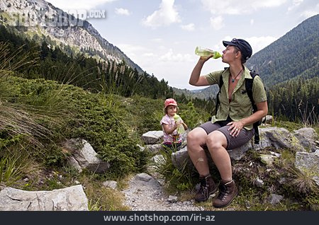 
                Erfrischung, Trinken, Bergwandern                   