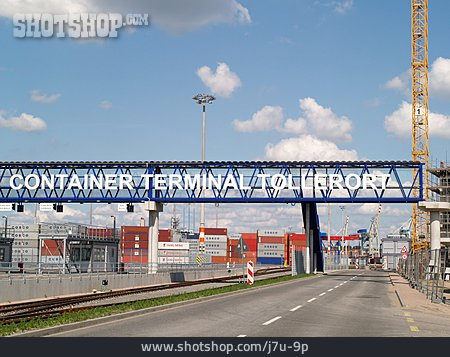 
                Industrielandschaft, Containerterminal, Containerumschlag                   