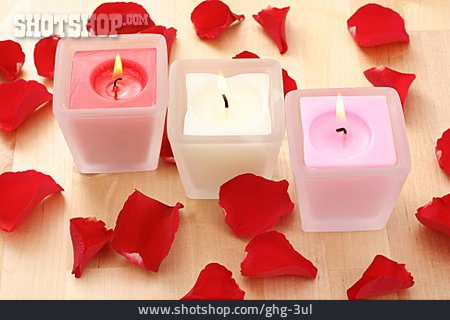 
                Romantik, Blütenblätter, Kerze                   