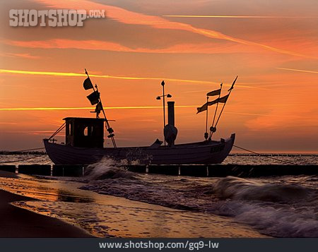 
                Sonnenuntergang, Strand, Fischerboot                   
