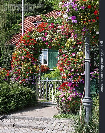 
                Garten, Eingang, Pergola                   