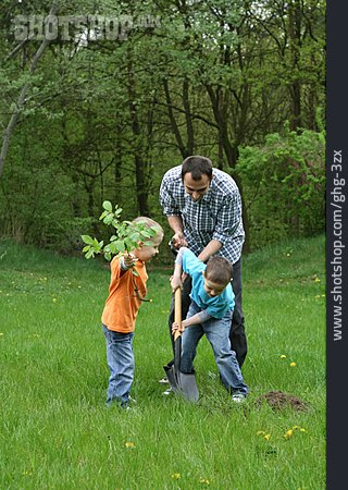 
                Vater, Sohn, Graben, Einpflanzen                   