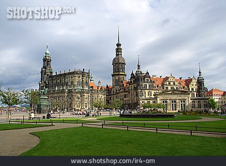
                Dresden, Schlossplatz, Katholische Hofkirche                   